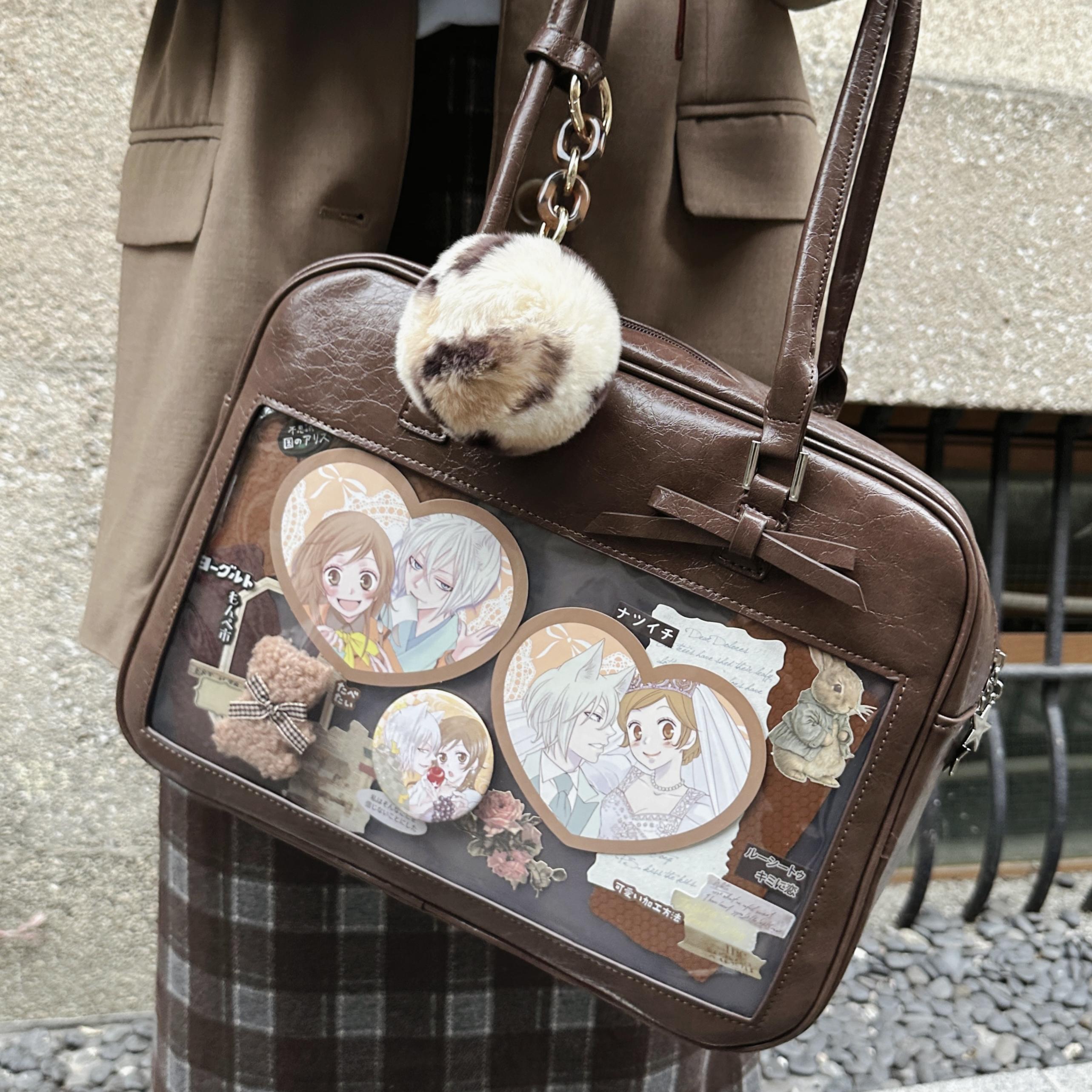 ねこまんま　学マス 葛城リーリヤ 初ツアー缶バッジ 痛バッグ 学マス 缶バッジ 葛城リーリヤ - メルカリ