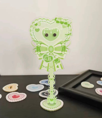 ［推し活グッズ］缶バッジ用 スタンド【HNW9O9】