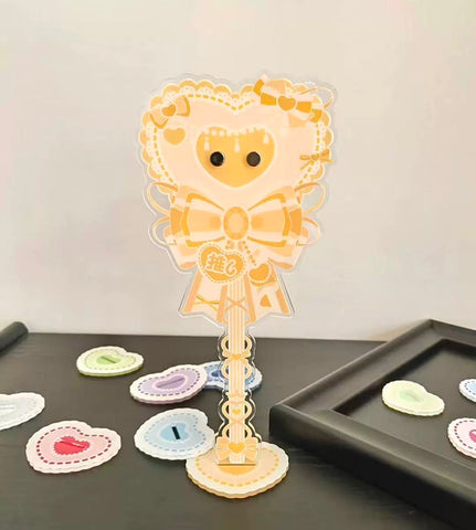 ［推し活グッズ］缶バッジ用 スタンド【HNW9O9】