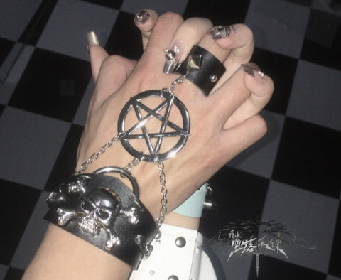 ［ファッション］パンク メタルリベット スカル ブレスレット【FRXV6O】