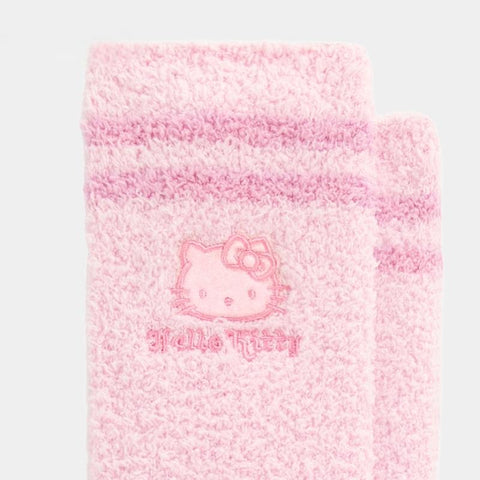 [サンリオ］海外限定 ハローキティモコモコ ルームソックス【V86ZJ0】