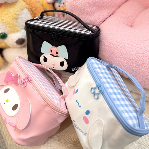 [サンリオ］コスメ バッグ