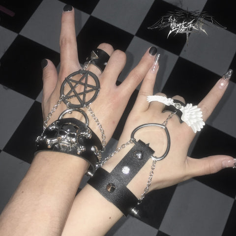 ［ファッション］パンク メタルリベット スカル ブレスレット【FRXV6O】